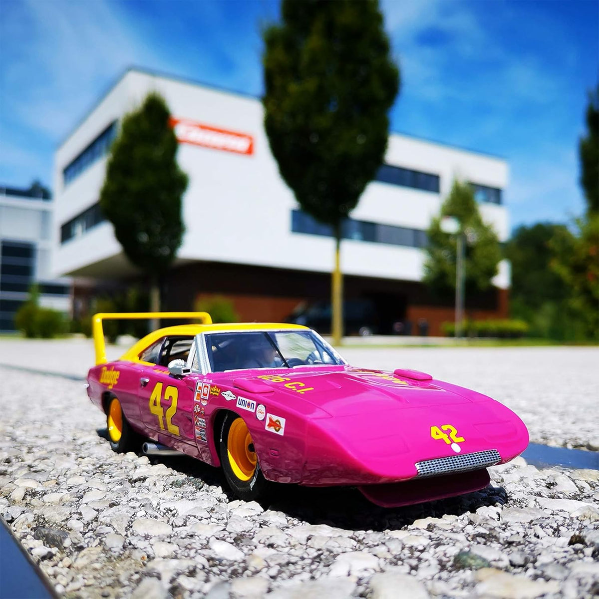 1:32 Scale Digital Slot Car E2042