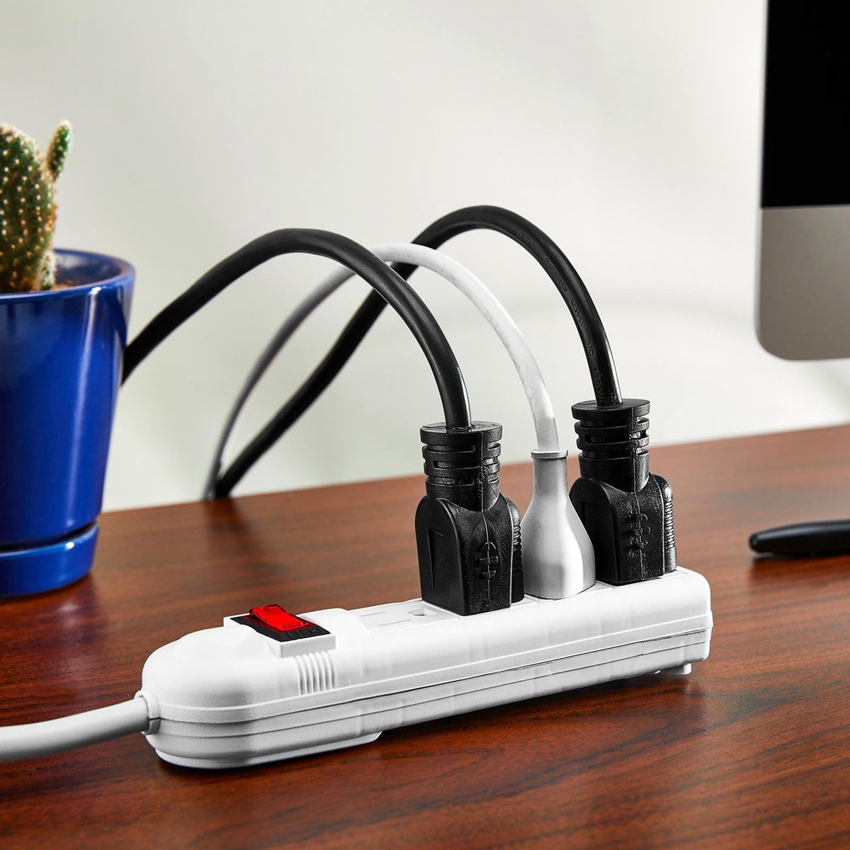 4-Outlet Power Strip P25016
